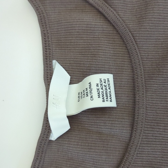 H&M DIVIDED Girl Shirt Olive Green Short Sleeve Tee Top Casual Size Large - Picture 2 of 3